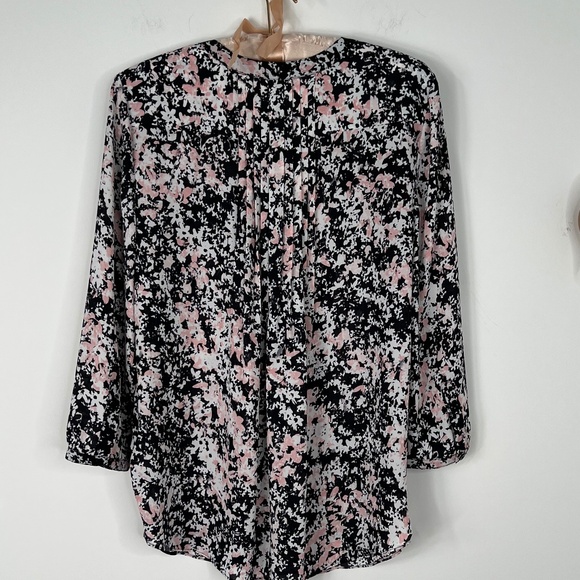 NYJD, Size: S, Pink/Black/white, Floral Motif, Silky and Loose Style Blouse 👚 - Picture 7 of 11